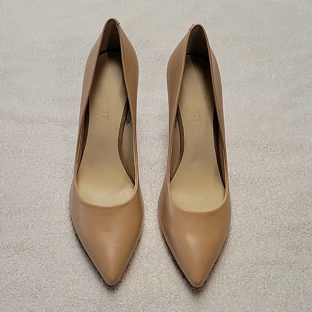 Nine West Nude/Tan Pointed Toe Leather Pumps